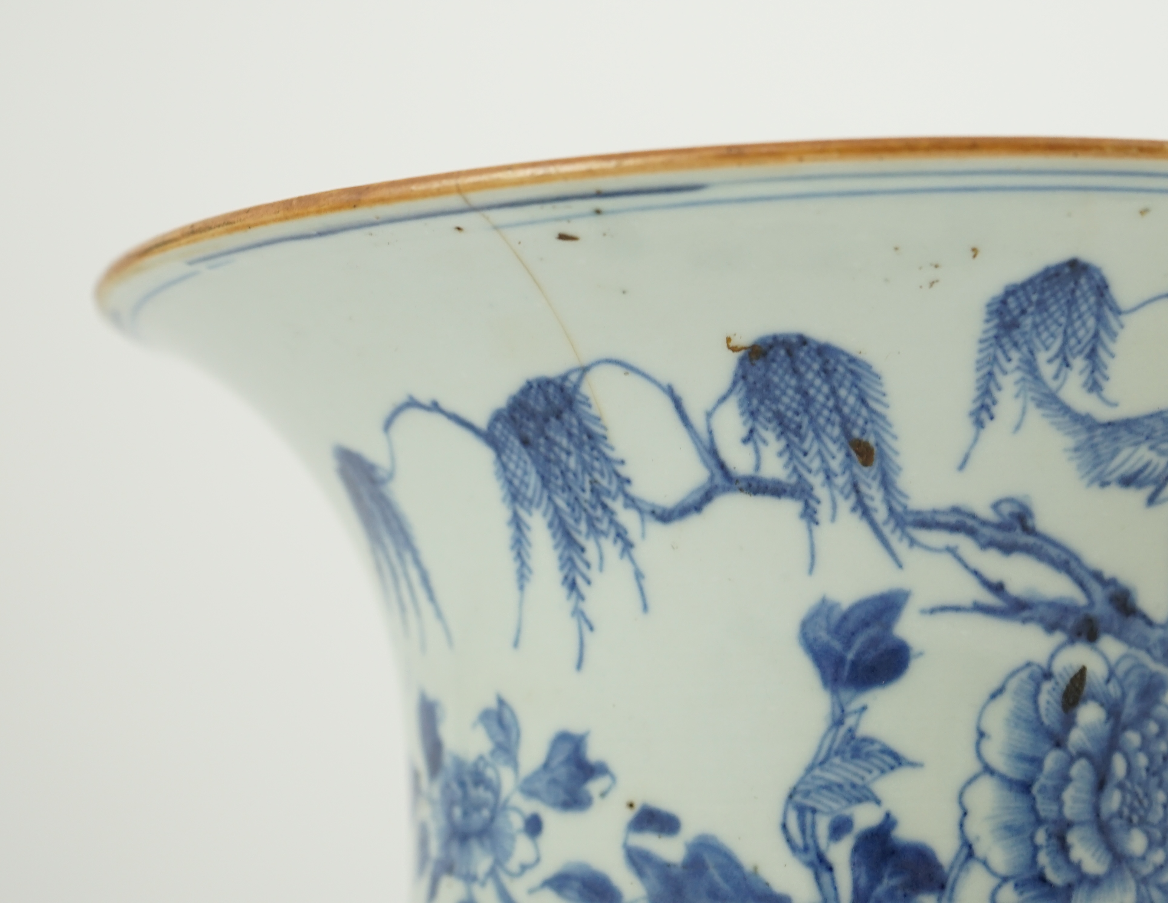 A large Chinese blue and white spittoon, zhadou, Yongzheng/Qianlong period